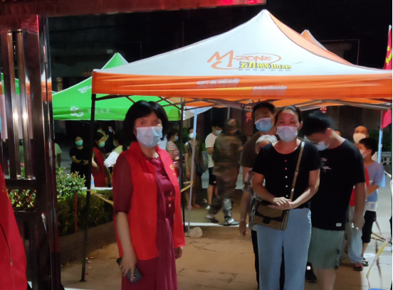 荥阳市工商联：让党旗在防疫一线高高飘扬(图4)