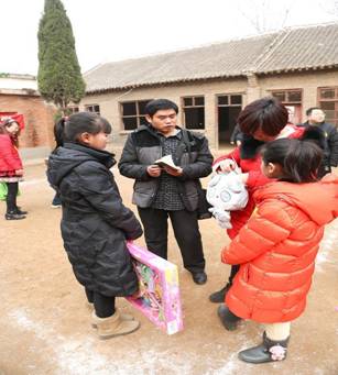 管城回族区东大街办事处组织辖区非公经济人士开展爱心活动(图5)