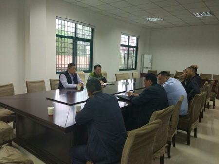 新密市工商联商会齐聚力做好精准扶贫(图1)