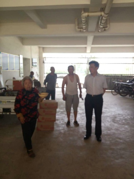 牛店镇商会端午节慰问孤寡老人(图1)