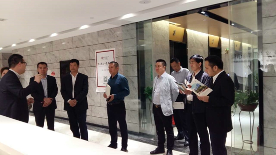 上街区工商联和企业家考察河南自由贸易试验区郑州片区综合服务区(图1)
