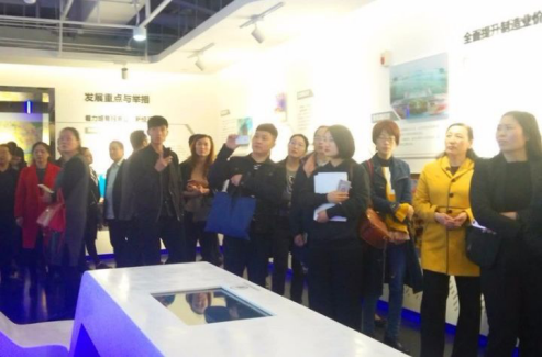 管城区工商联组织会员企业走进自贸区培训会(图2)
