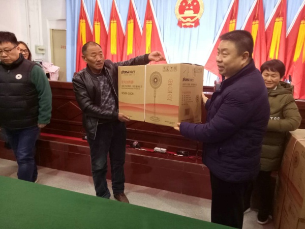 新密市工商联开展精准扶贫“爱心家园”捐助活动(图3)