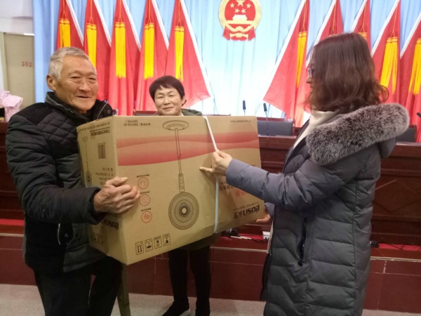 新密市工商联开展精准扶贫“爱心家园”捐助活动(图5)
