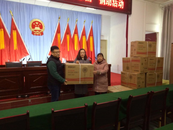 新密市工商联开展精准扶贫“爱心家园”捐助活动(图6)