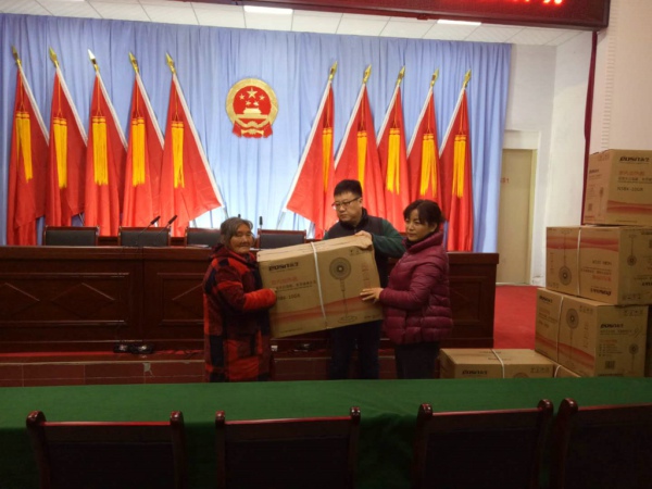 新密市工商联开展精准扶贫“爱心家园”捐助活动(图7)