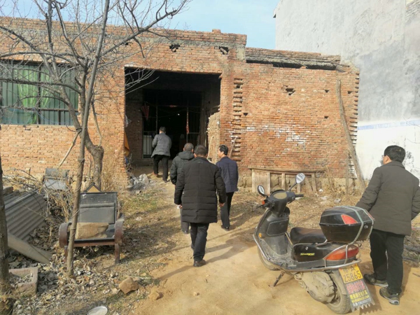 登封市工商联走访慰问派驻村困难群众(图1)