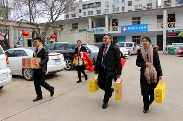 管城区航海东路街道商会兴业物联党支部走进敬老院开展爱心扶助活动(图1)