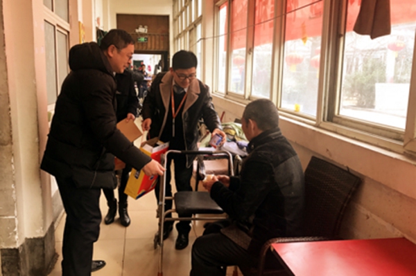 管城区航海东路街道商会兴业物联党支部走进敬老院开展爱心扶助活动(图2)