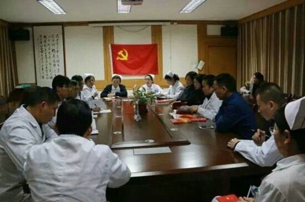 二七区工商联：深挖非公党员发展渠道 助推基层党建提升(图1)