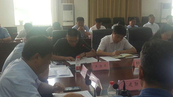 新密市民营企业助推精准扶贫座谈会(图5)