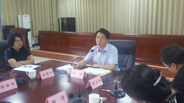 新密市民营企业助推精准扶贫座谈会(图6)
