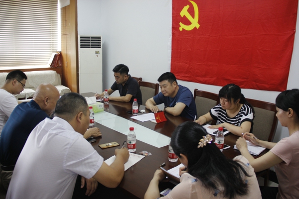 新郑市工商联党支部召开党员“不忘初心，牢记使命”主题活动会议(图2)