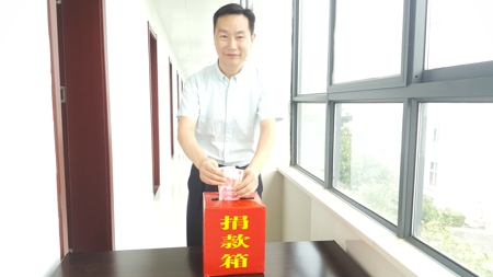 新密市工商联开展“慈善助老 衣暖人心”捐款活动(图1)