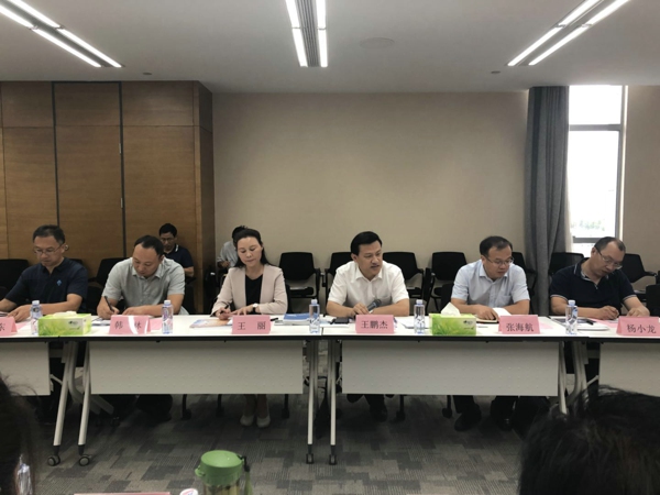 全国政协委员、致公党河南省委主委王鹏杰一行到郑州高新区调研(图2)