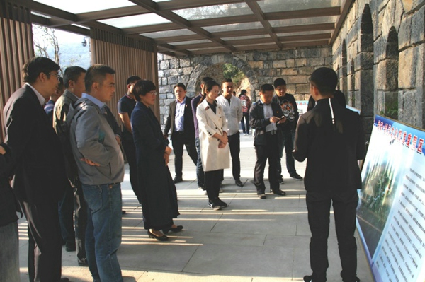惠济区工商联到巩义市明月村调研特色小镇建设工作(图1)