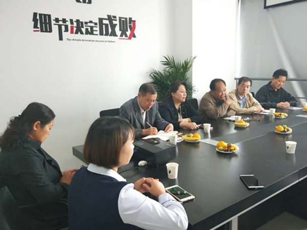 管城区街道商会组织会员单位集中学习《工商联章程》(图1)