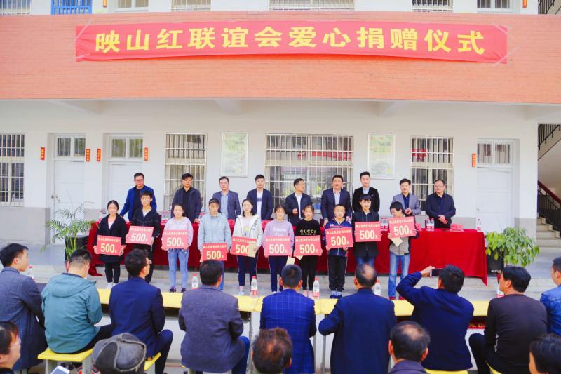 管城区工商联副会长赴苏仙石中学开展爱心捐赠活动(图2)