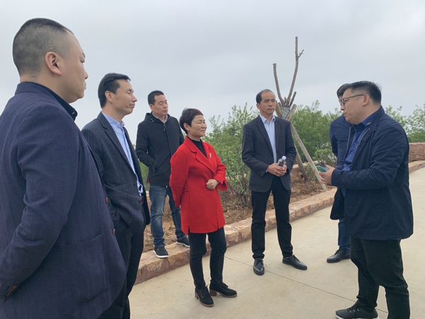 郑州市工商联副主席许元浩来我市调研“百企帮百村”工作(图1)
