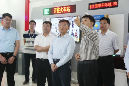 省政协副主席、民建河南省委主委龚立群到高新区调研制造业转型升级工作(图1)