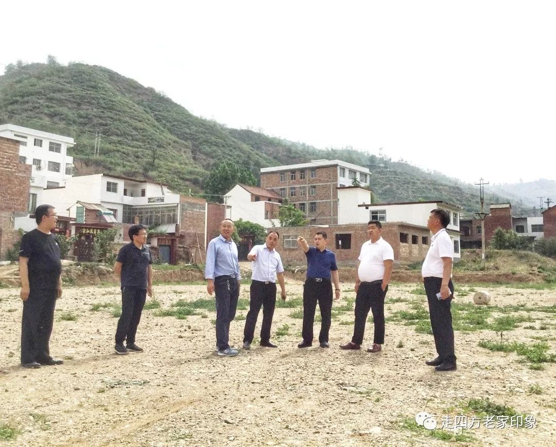 中牟县考察团赴卢氏县范里镇调研推进结对帮扶工作(图1)