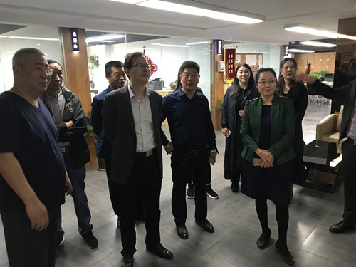 管城区工商联召开新增补会员企业座谈会(图1)