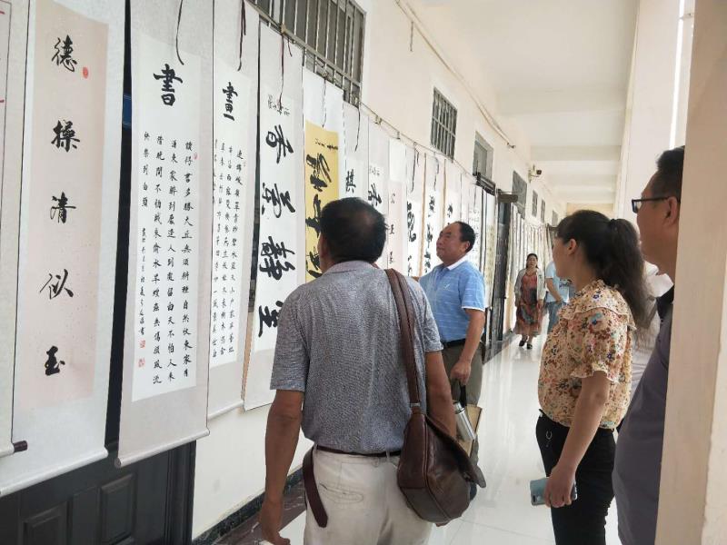 惠济区江山路街道开展红心永向党书写新时代庆祝建党98周年书画展活动(图1)
