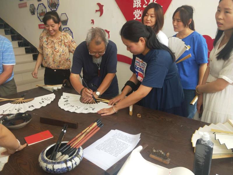 惠济区江山路街道开展红心永向党书写新时代庆祝建党98周年书画展活动(图2)