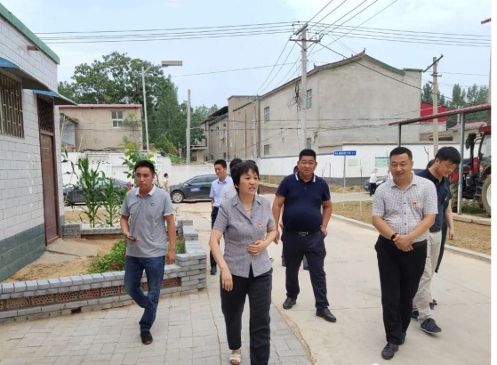 中牟县委统战部、县工商联到黄店镇马庄村走访(图1)