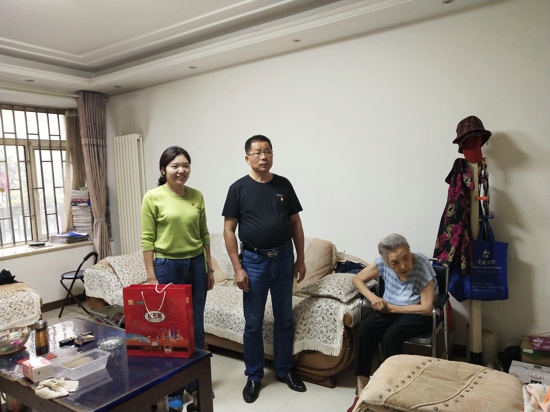 郑州市嘉兴商会党支部开展“中秋送慰问、情暖党员心”活动(图3)