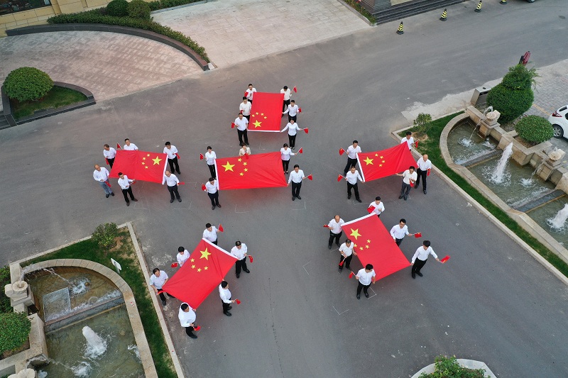 新郑市工商联组织举办“我与国旗同框”联动活动(图2)