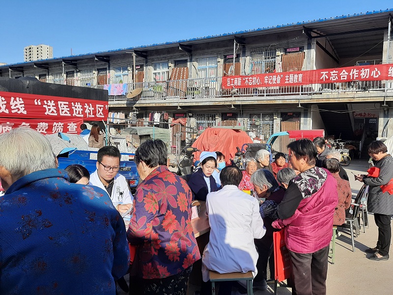 义诊服务送健康 清洁家园暖民心(图1)