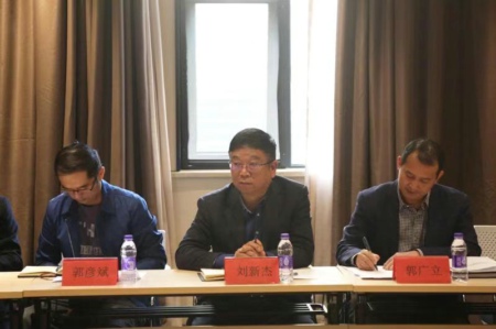 高新区召开党外人士暨非公经济人士代表座谈会(图1)