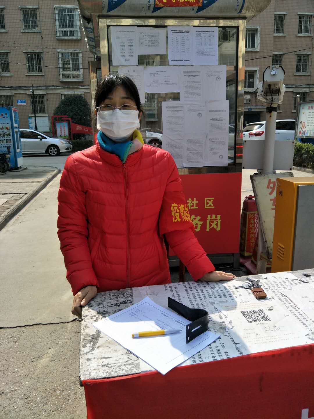 新郑市工商联机关人员积极下沉社区开展志愿服务活动(图2)