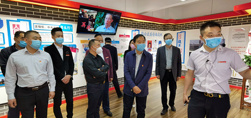 管城区工商联组织召开学习习总书记给郑州圆方集团重要回信精神座谈会(图3) 管城区工商联组织召开学习习总书记给郑州圆方集团重要回信精神座谈会(图3)