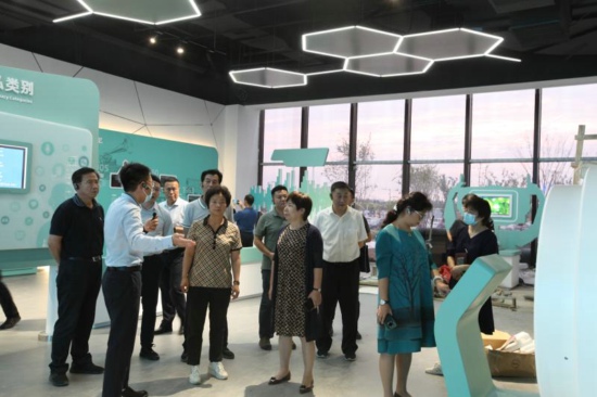 西安市政协副主席史晓红到高新区工商联会员单位调研(图2)