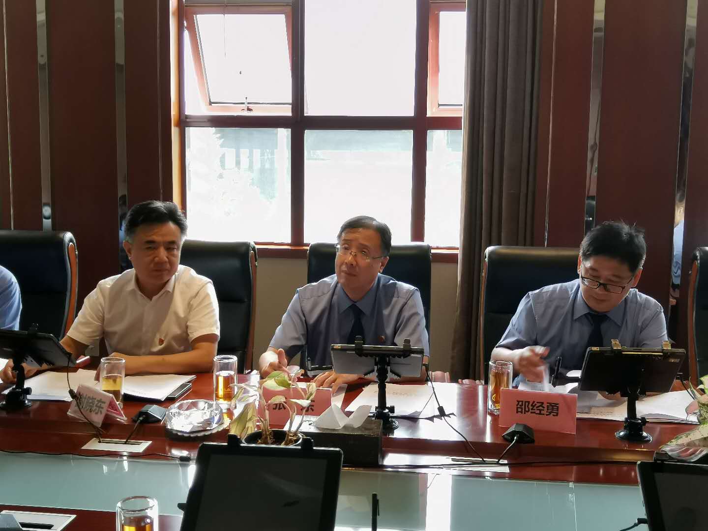 管城区院检察长张东到分包联系企业河南金马工贸有限公司走访座谈(图1)