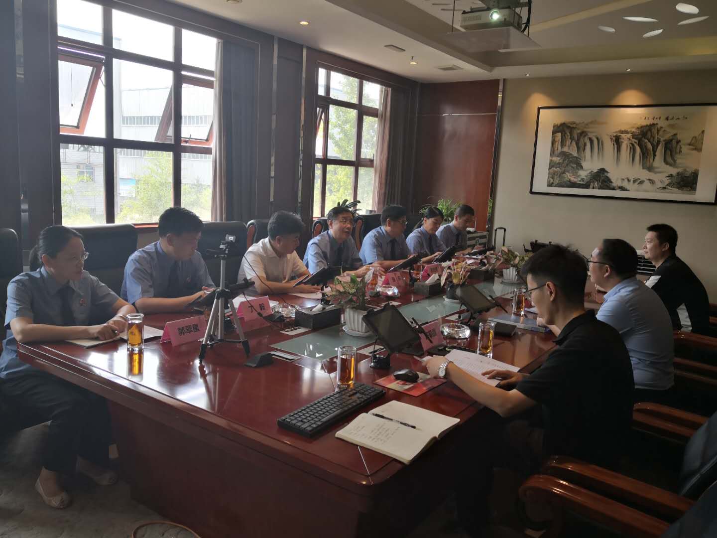 管城区院检察长张东到分包联系企业河南金马工贸有限公司走访座谈(图2)