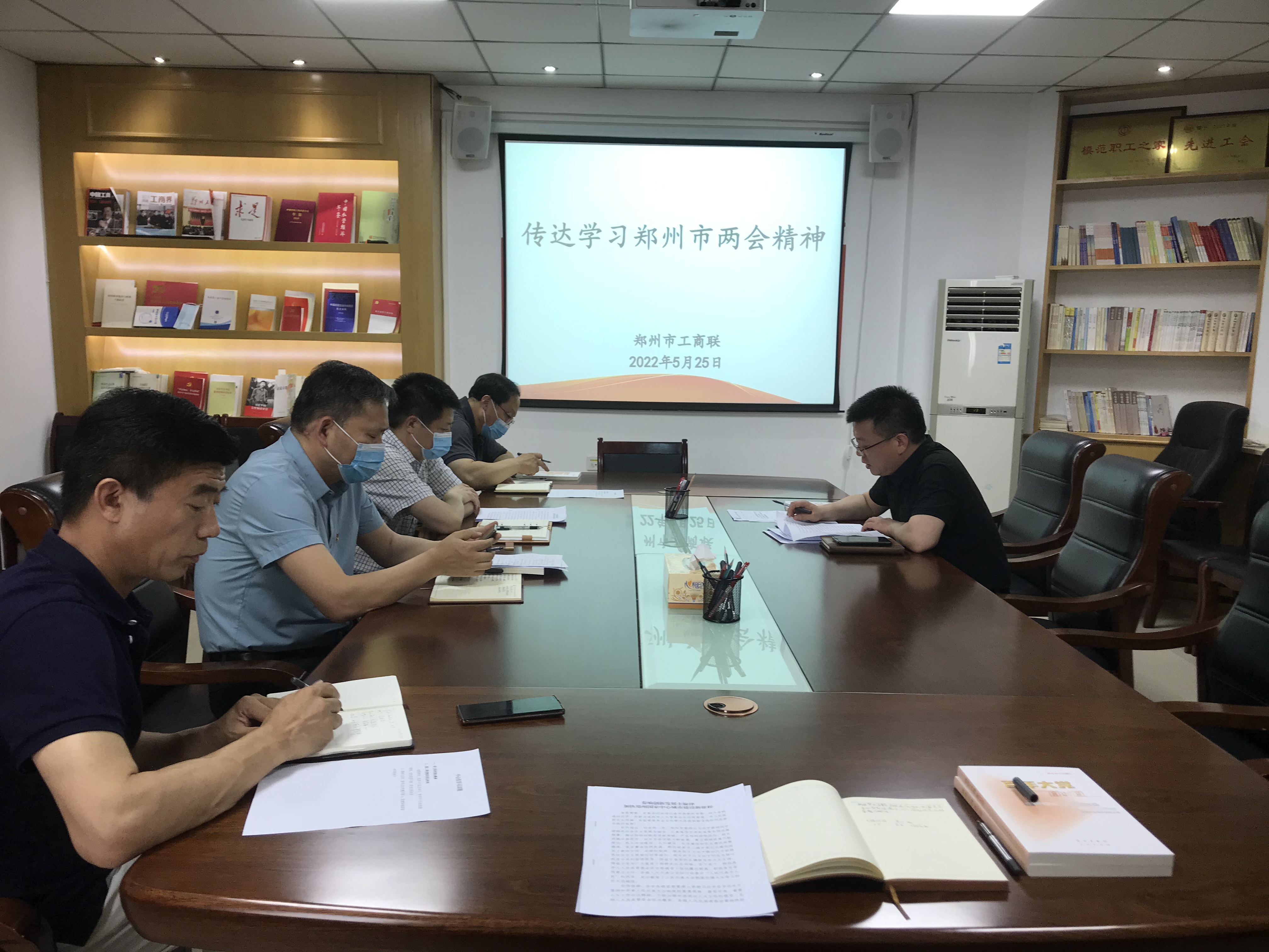 市两会.jpg