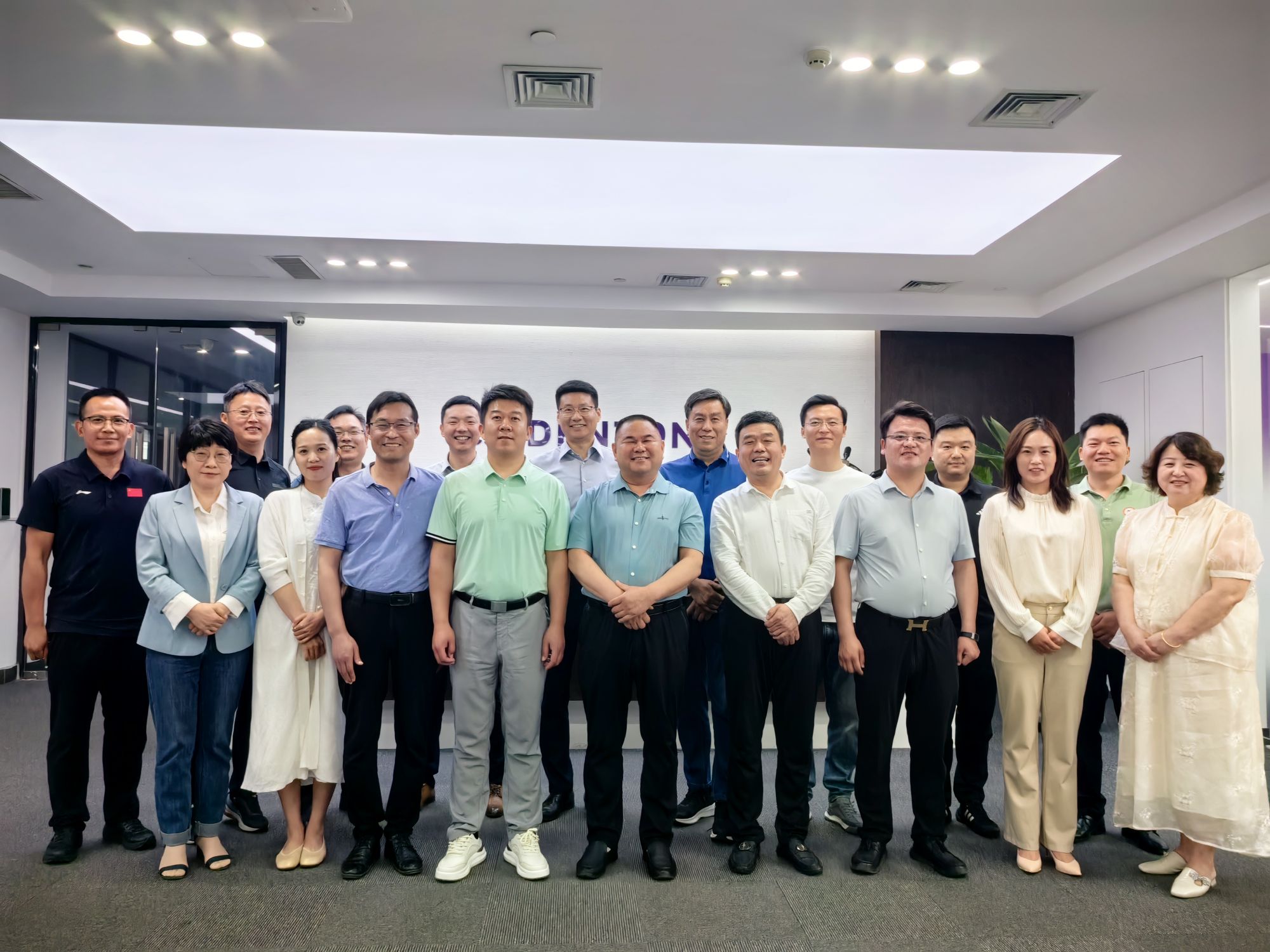 郑州延津商会举办企业发展特约教练聘请仪式暨企业管理交流活动(图1)