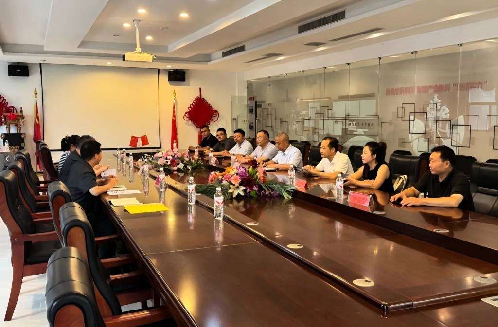 中牟新区工商联 开展“法护联助 润企兴商”活动(图1) 中牟新区工商联 开展“法护联助 润企兴商”活动(图1)