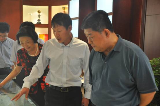 全国非公有制经济人士理想信念教育实践活动领导小组赴郑州调研(图1) 全国非公有制经济人士理想信念教育实践活动领导小组赴郑州调研(图1)