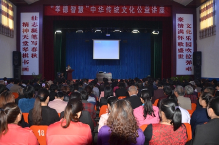 登封市基层商会组织非公经济人士参加道德讲堂活动(图1)