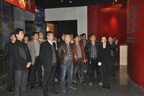 市工商联组织机关全体人员赴兰考学习焦裕禄精神(图1) 市工商联组织机关全体人员赴兰考学习焦裕禄精神(图1)