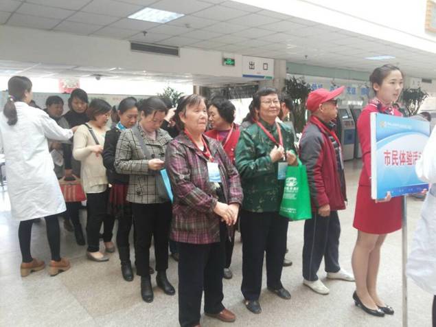 金水区经八路工商联组织辖区居民到郑州人民医院深入一线进行参观(图1) 金水区经八路工商联组织辖区居民到郑州人民医院深入一线进行参观(图1)