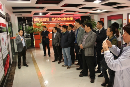 二七区工商联组织非公企业家赴杭州学习考察电子商务(图1)