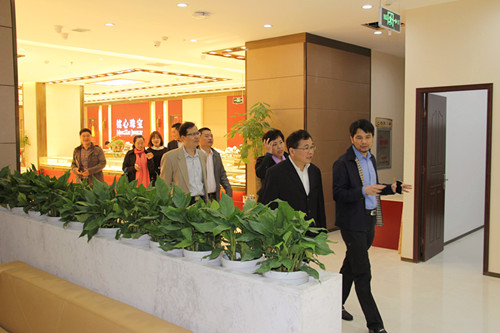 管城区张平安部长调研工商联会员企业(图3) 管城区张平安部长调研工商联会员企业(图3)