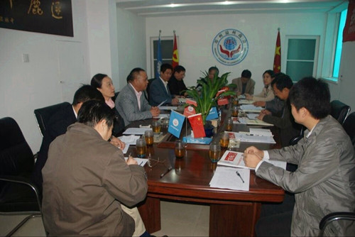 新疆建设兵团到郑州温州商会参观学习 管城回族区委副书记武拥军等领导的陪同(图1)