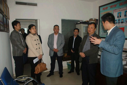 新疆建设兵团到郑州温州商会参观学习 管城回族区委副书记武拥军等领导的陪同(图3)