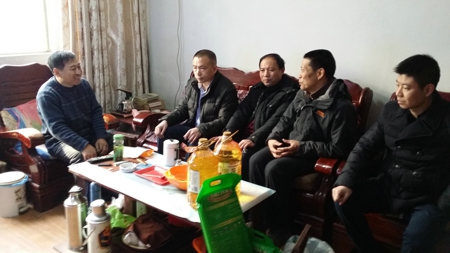 情暖残疾人——二七区工商联开展春节慰问活动(图2)